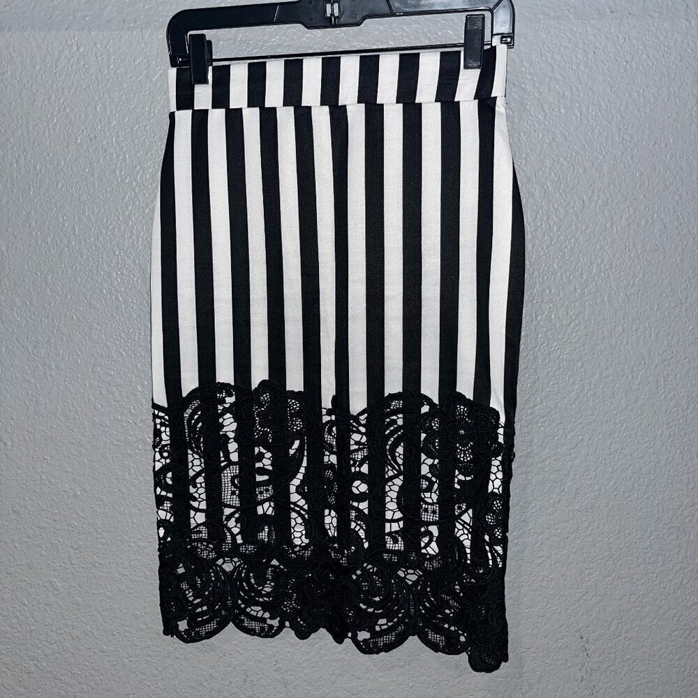 OLIVIA BLU Black & White Awning Stripe Pull-On Skirt Black Lace Hemline EUC - S